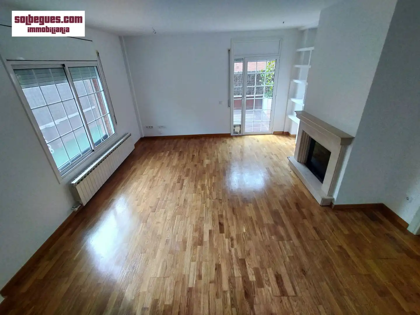 Sala de estar de Casa adosada en venta en Begues con Calefacción, Jardín privado y Terraza