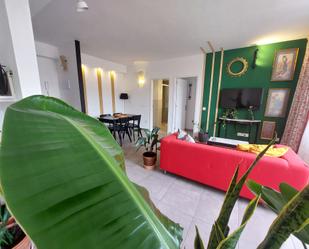 Sala d'estar de Apartament de lloguer en San Bartolomé de Tirajana amb Terrassa i Balcó