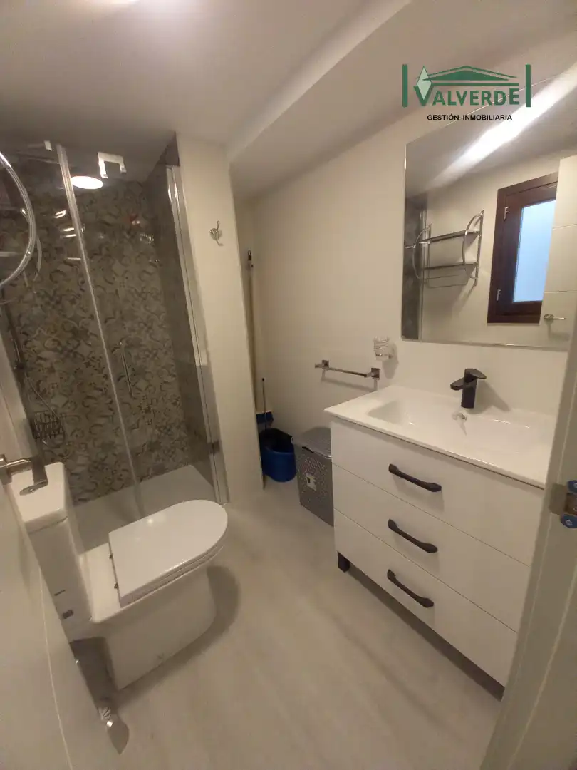 Badezimmer von Wohnung zur Miete in Granada mit Klimaanlage, Heizung und Möbliert
