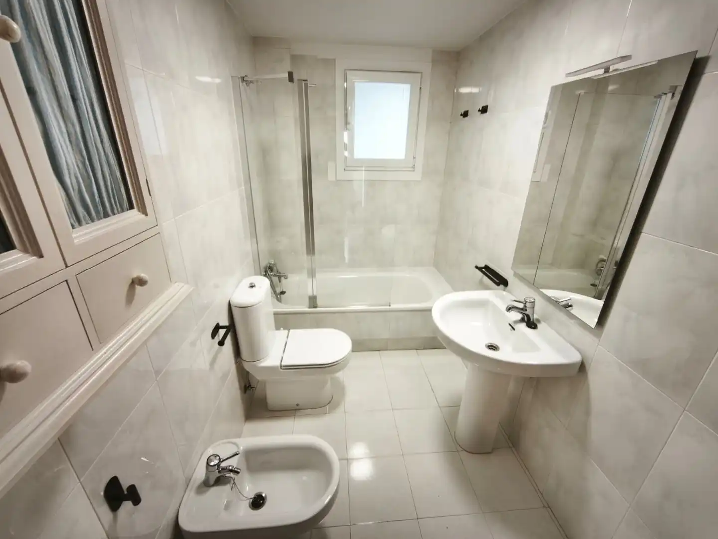 Baño de Piso de alquiler en Vigo  con Calefacción, Parquet y Horno