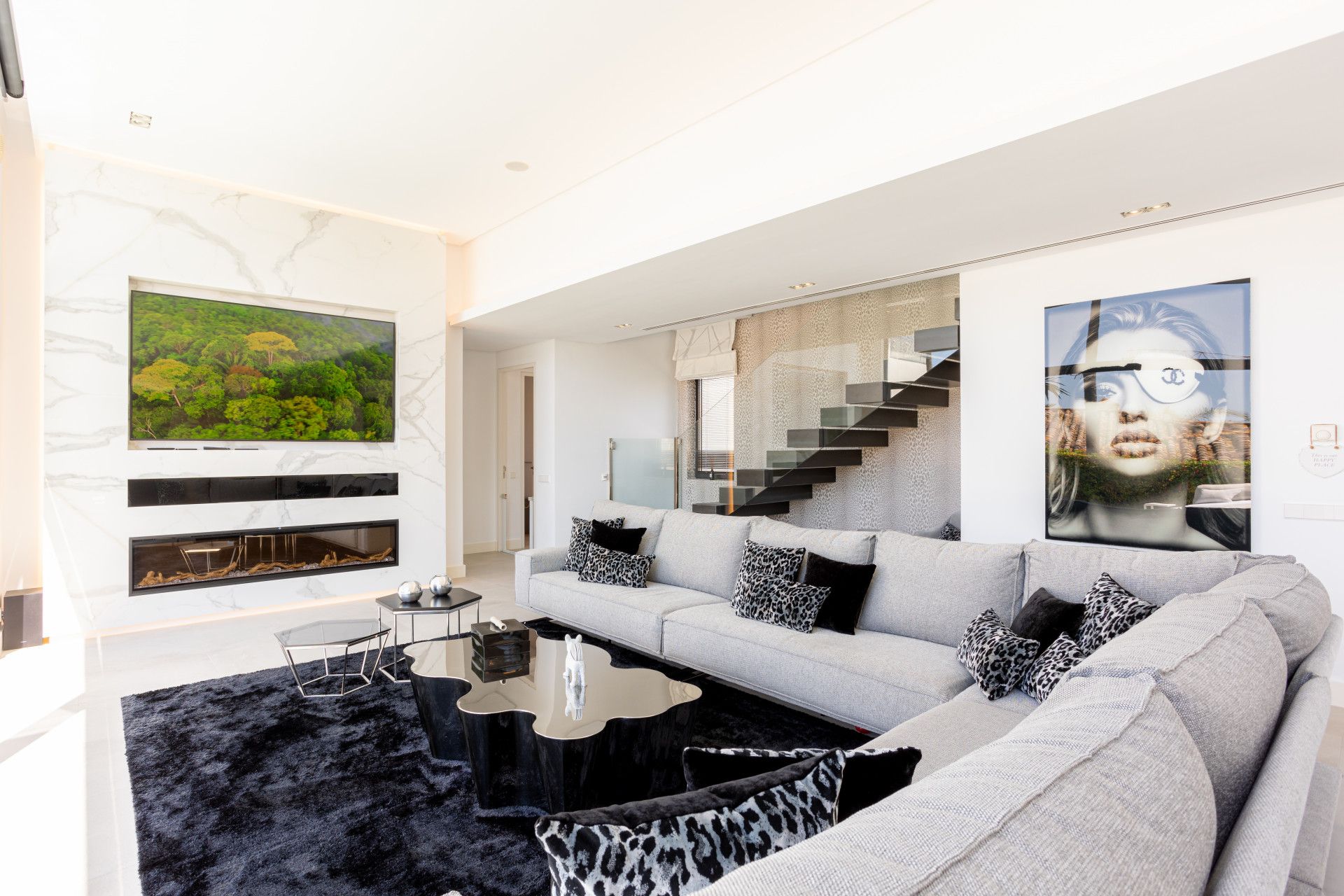 Sala d'estar de Casa o xalet en venda en Marbella amb Aire condicionat, Jardí privat i Terrassa