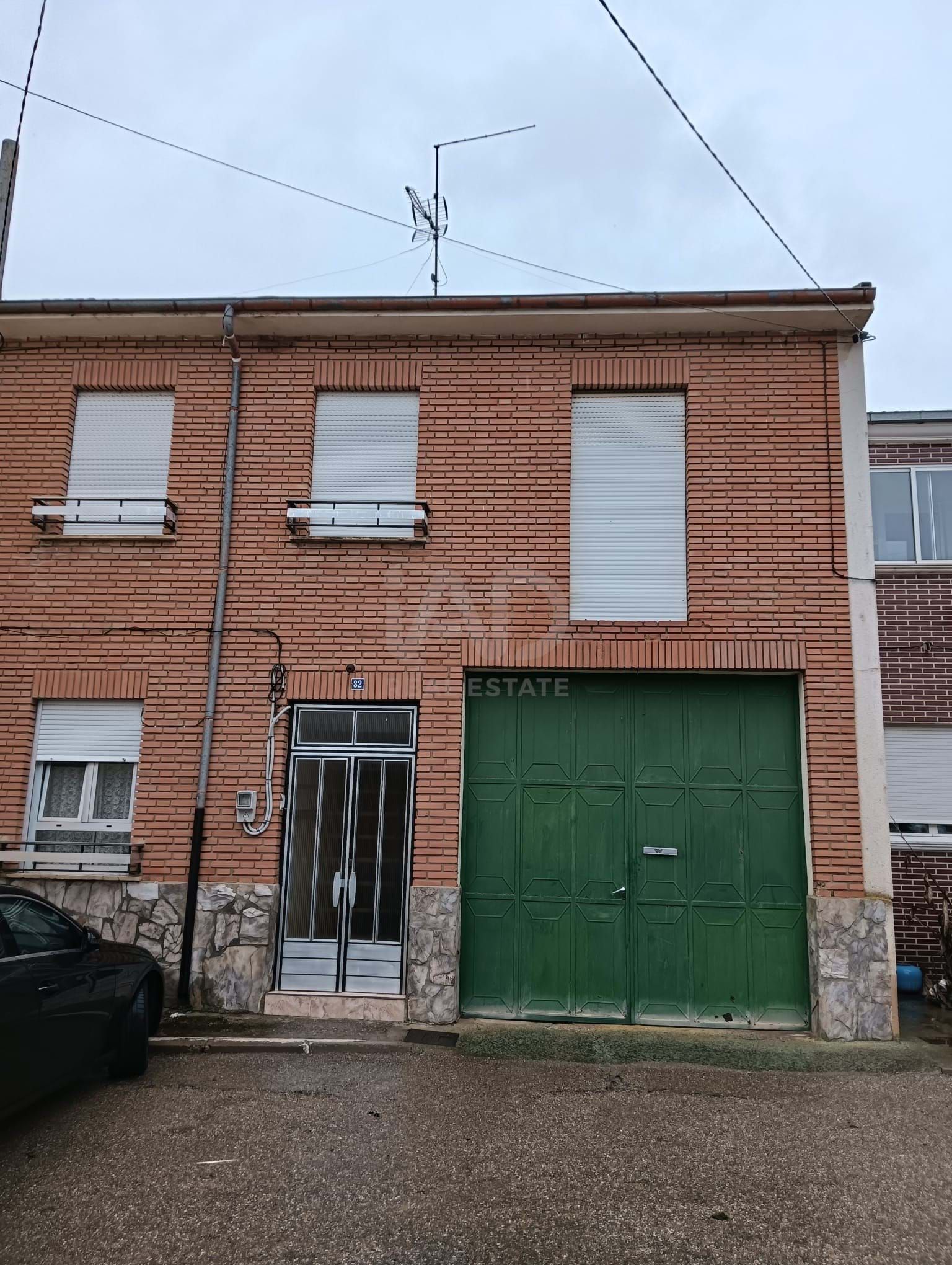 Vista exterior de Edifici en venda en Soto de la Vega