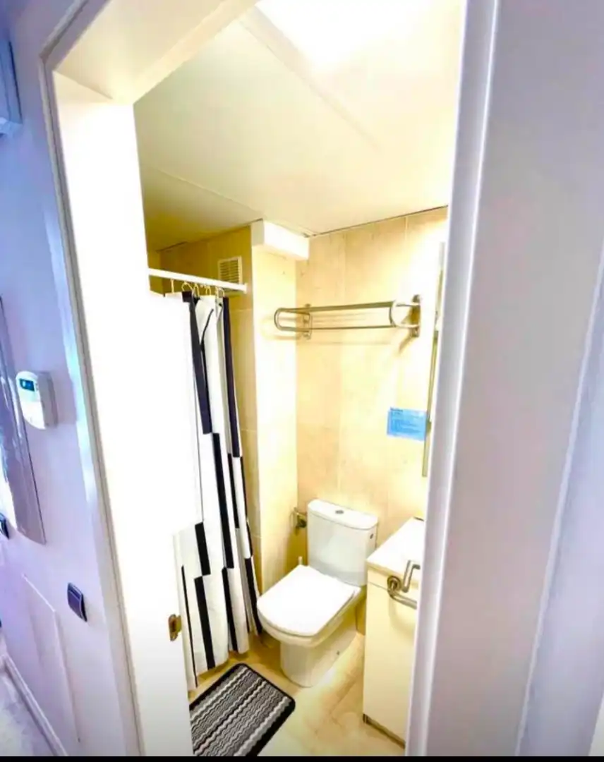Bany de Apartament de lloguer en Benalmádena amb Aire condicionat, Terrassa i Moblat