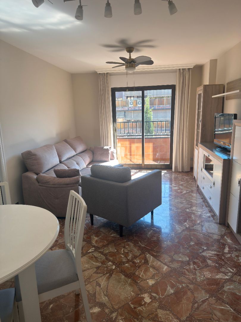 Living room of Flat to rent in  Granada Capital  with Air Conditioner, Furnished and Washing machine