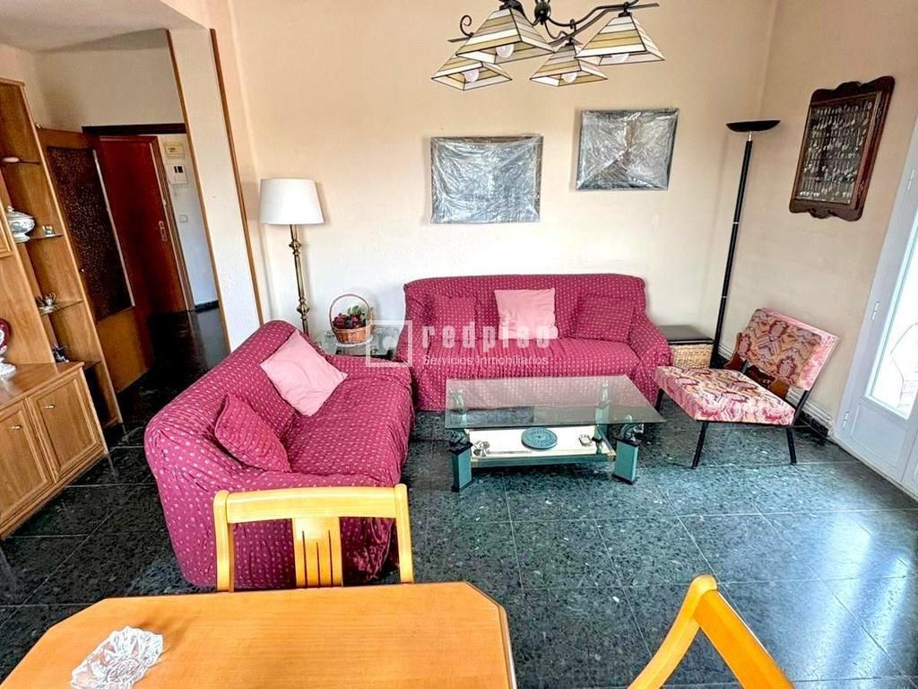 Sala d'estar de Pis en venda en  Madrid Capital amb Calefacció, Parquet i Moblat