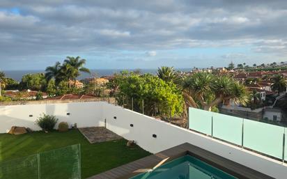 Vista exterior de Casa o xalet en venda en Puerto de la Cruz amb Terrassa, Piscina i Balcó