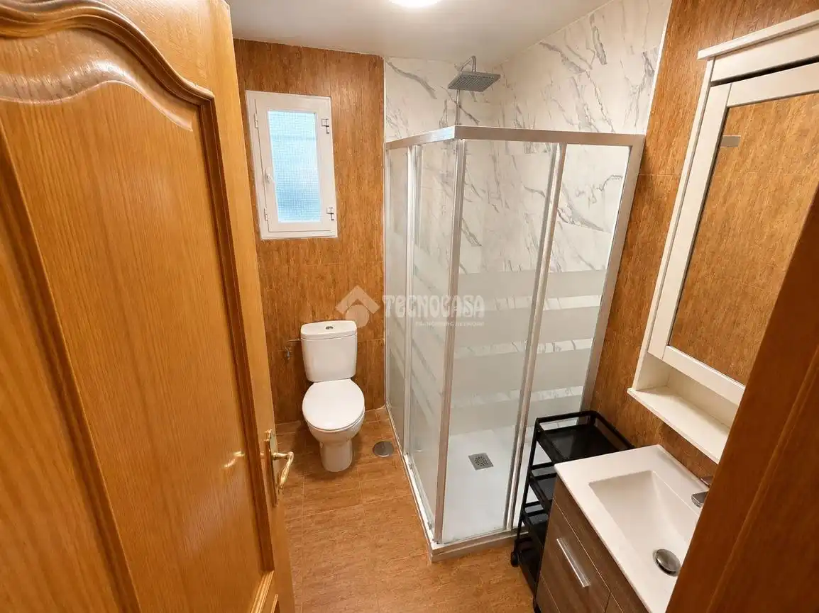 Bathroom of Flat for sale in Madrid  with Air Conditioner and Furnished