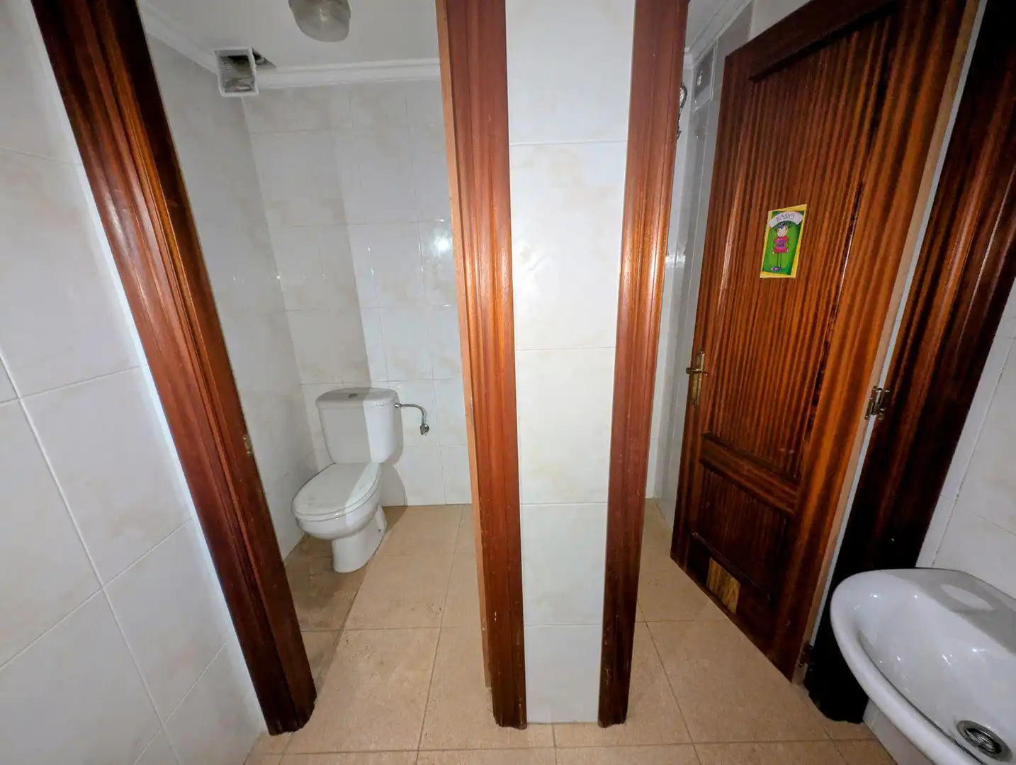 Bathroom of Commercial properties for sale in Oviedo 