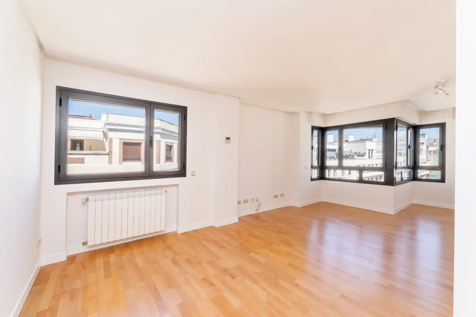 Vista exterior de Ático de alquiler con opción a compra en Madrid con Aire acondicionado, Calefacción y Terraza