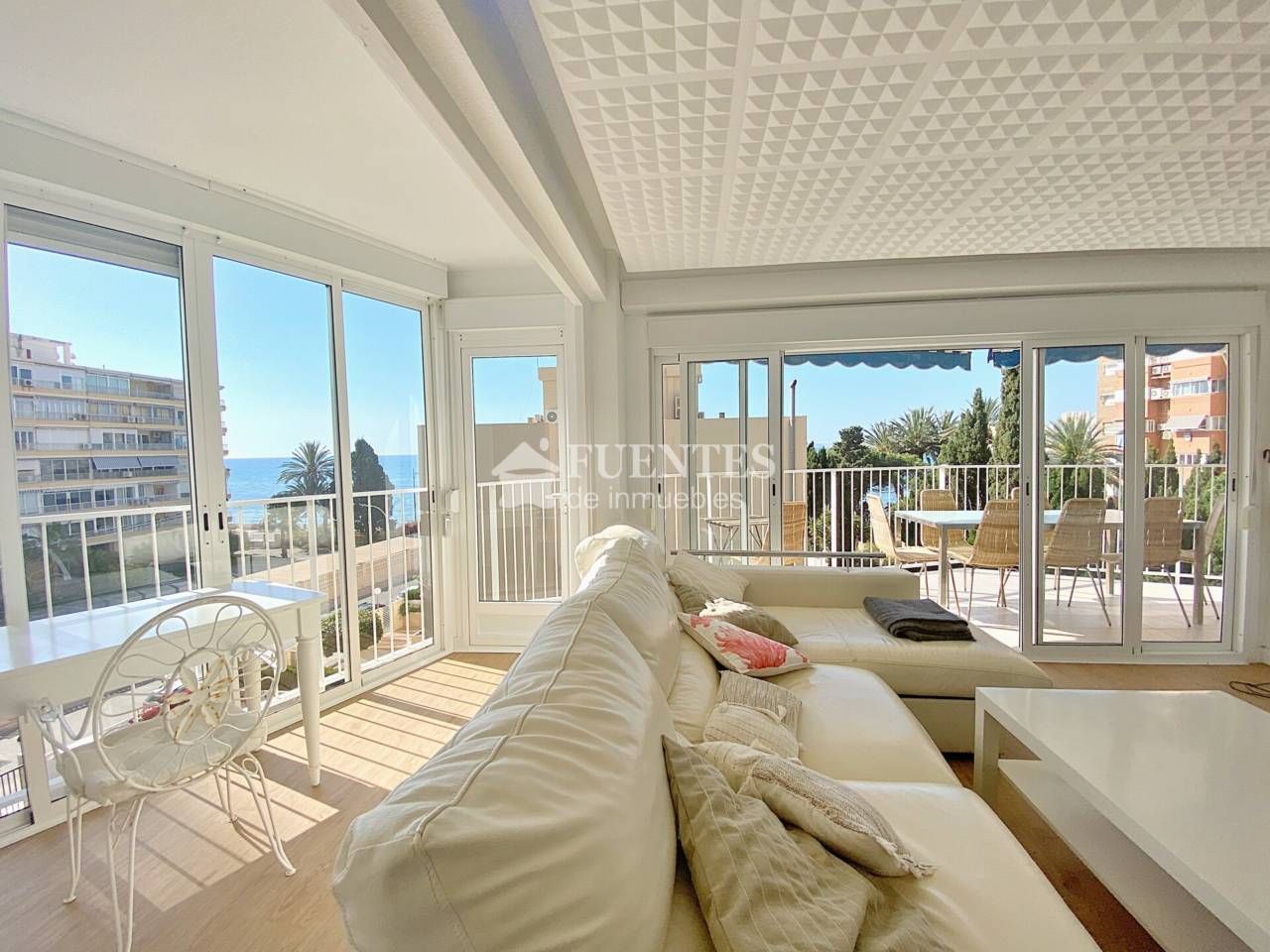 Living room of Flat for sale in El Campello  with Terrace and Furnished