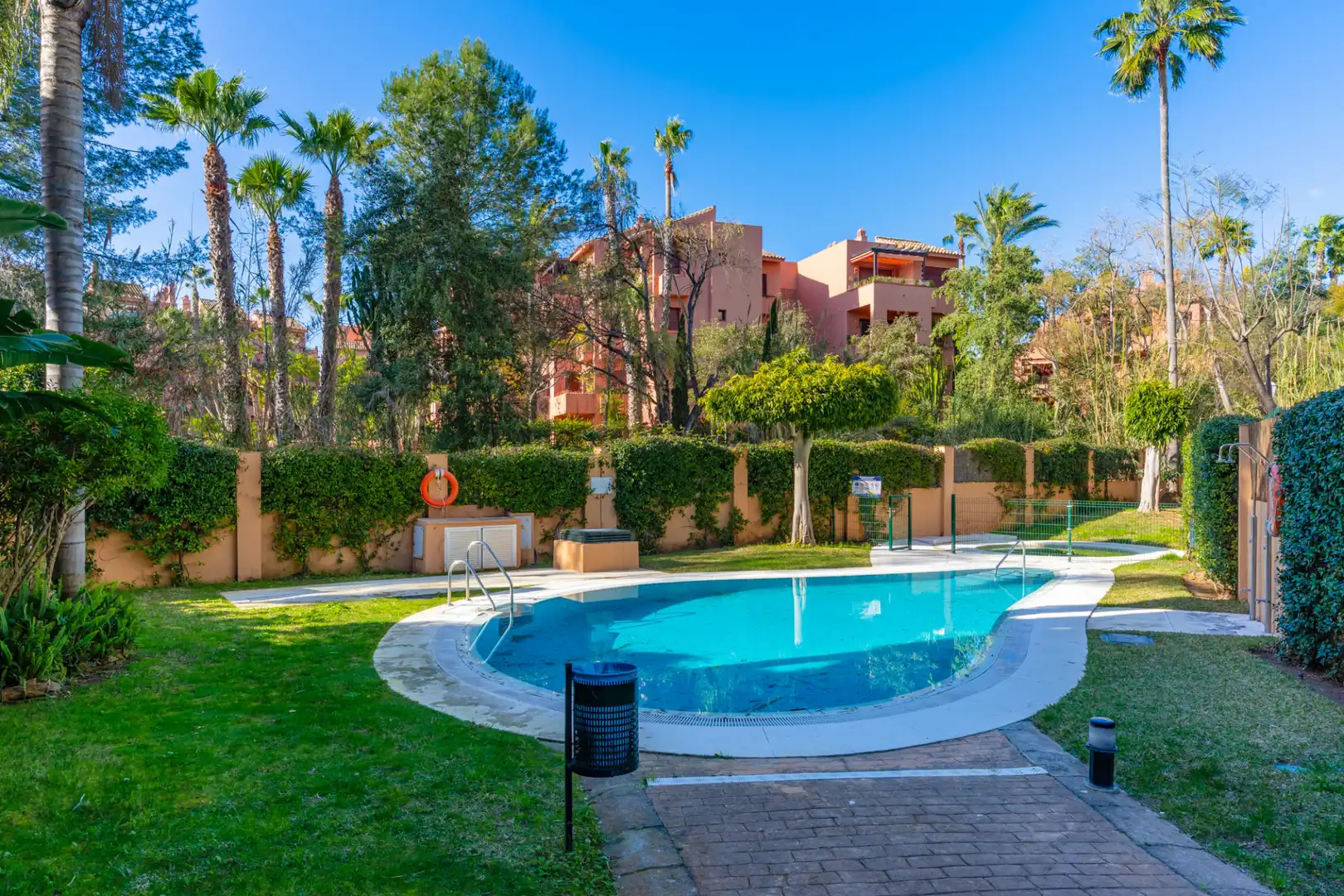 Jardí de Planta baixa en venda en Marbella amb Aire condicionat, Jardí privat i Terrassa