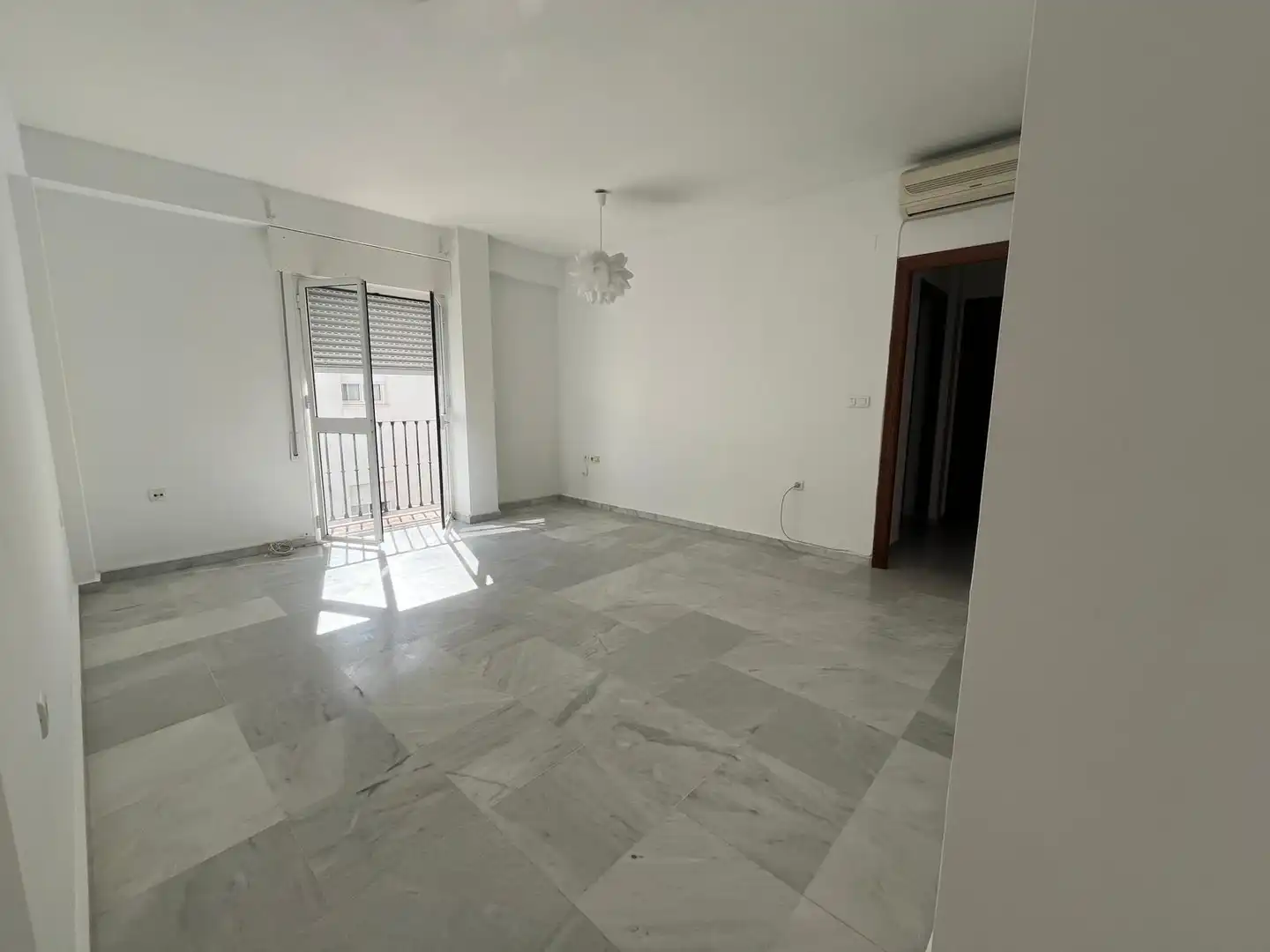 Wohnzimmer von Wohnung zur Miete in Sevilla mit Klimaanlage