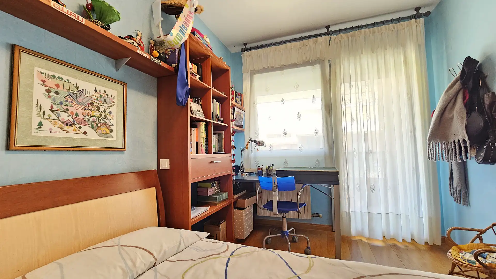 Habitación de Casa adosada en venta en Zaragoza con Aire acondicionado, Calefacción y Jardín privado