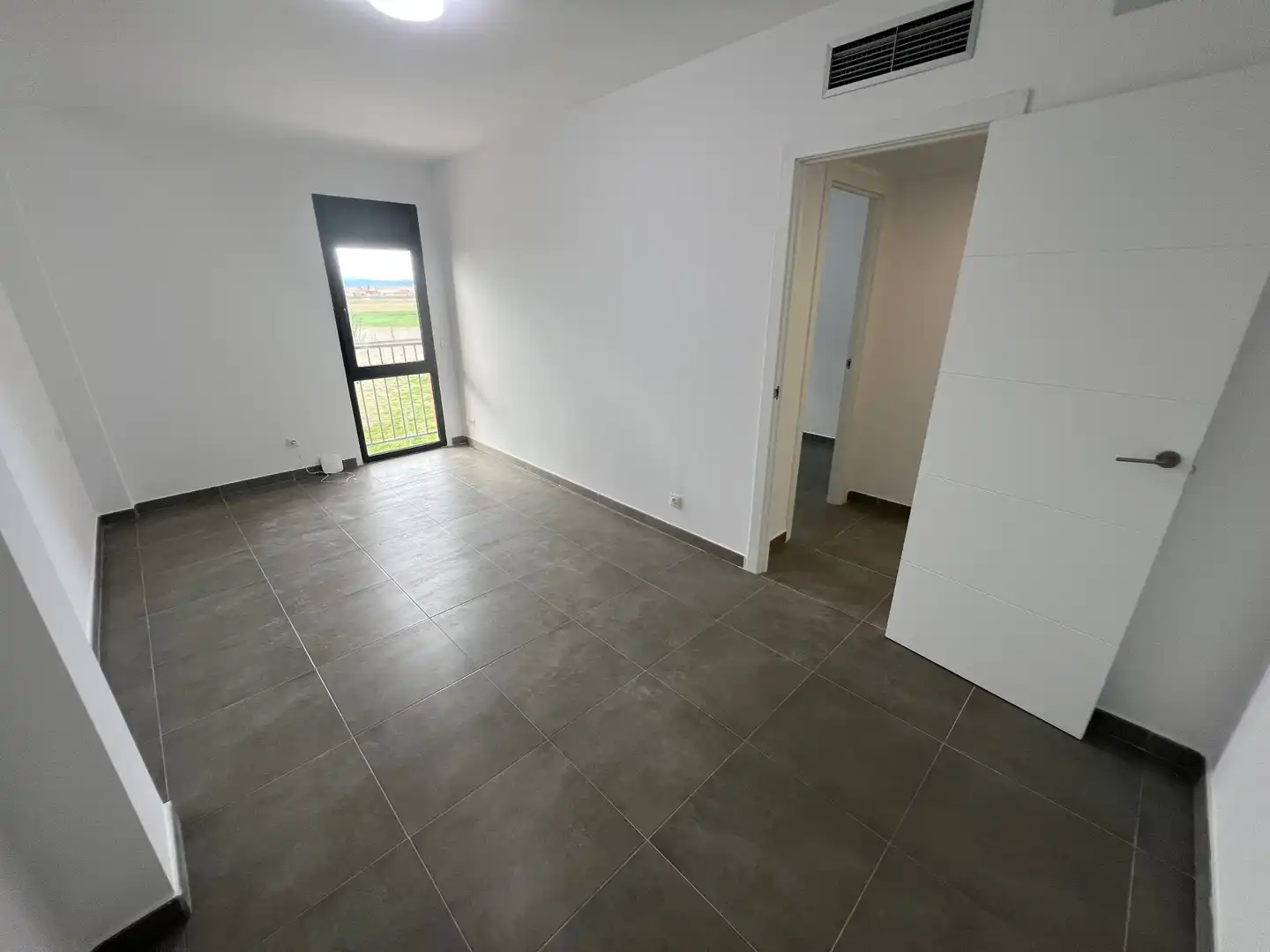 Wohnung zum Verkauf in La Fuliola mit Klimaanlage, Heizung und Abstellraum