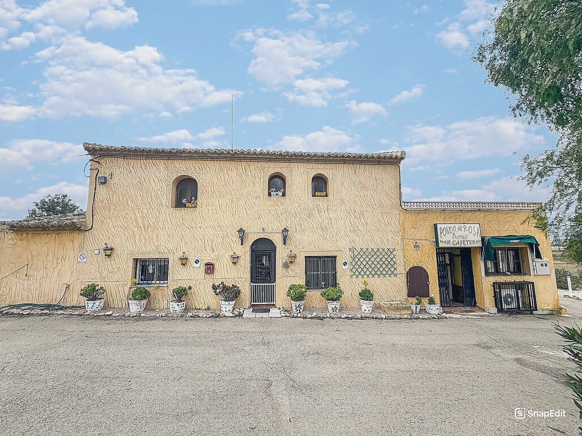 Vista exterior de Casa adosada en venda en Jumilla amb Terrassa