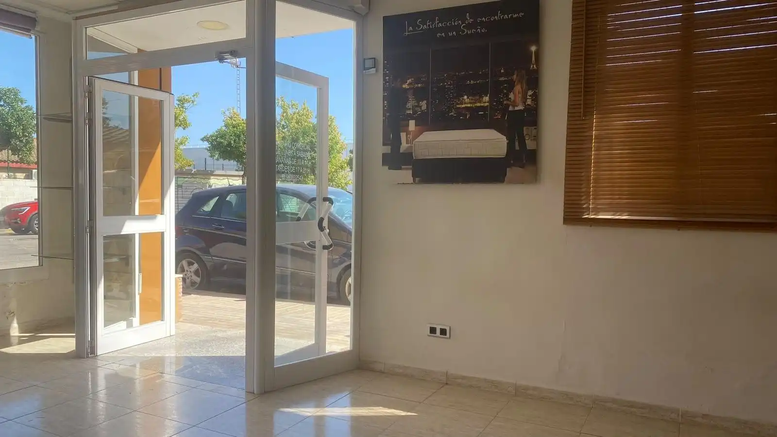 Local comercial en venta en Barrio de la Luz, imagen 3
