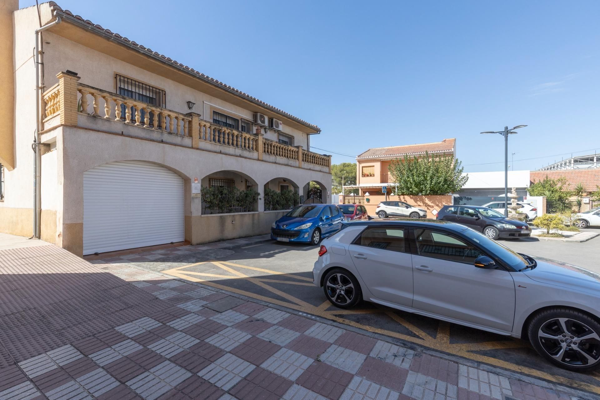 Vista exterior de Casa o xalet en venda en Armilla amb Aire condicionat i Terrassa