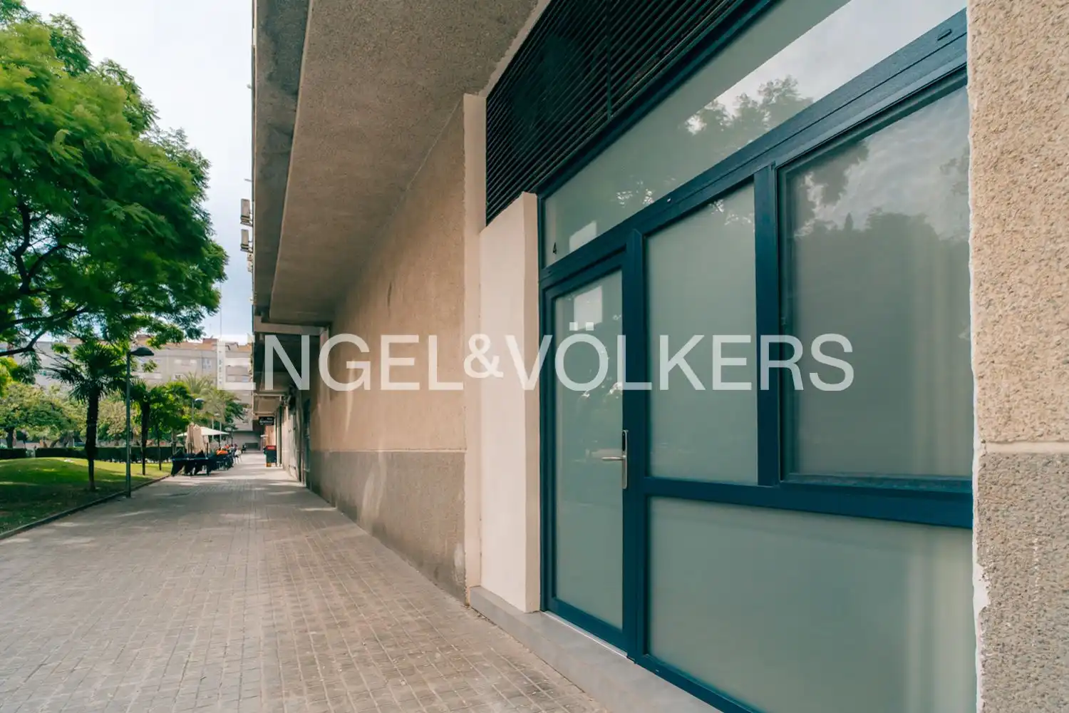 Exterior view of Apartments for sale in Valencia  with Air Conditioner, Heating and Furnished