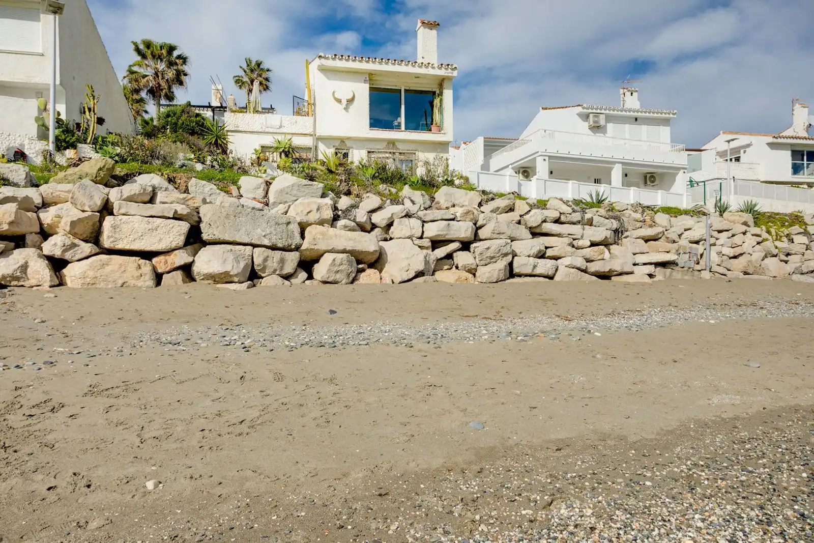 Exterior view of Houses for sale in Estepona  with Air Conditioner, Private garden and Terrace