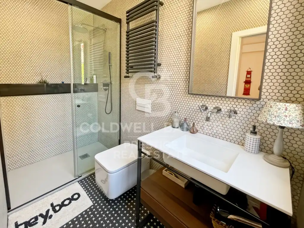 Bany de Dúplex en venda en Barcelona amb Aire condicionat, Terrassa i Forn