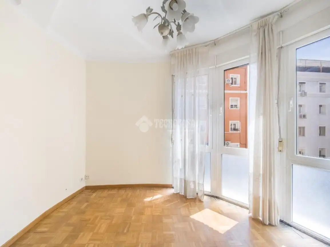 Habitación de Piso en venta en Madrid con Calefacción y Parquet