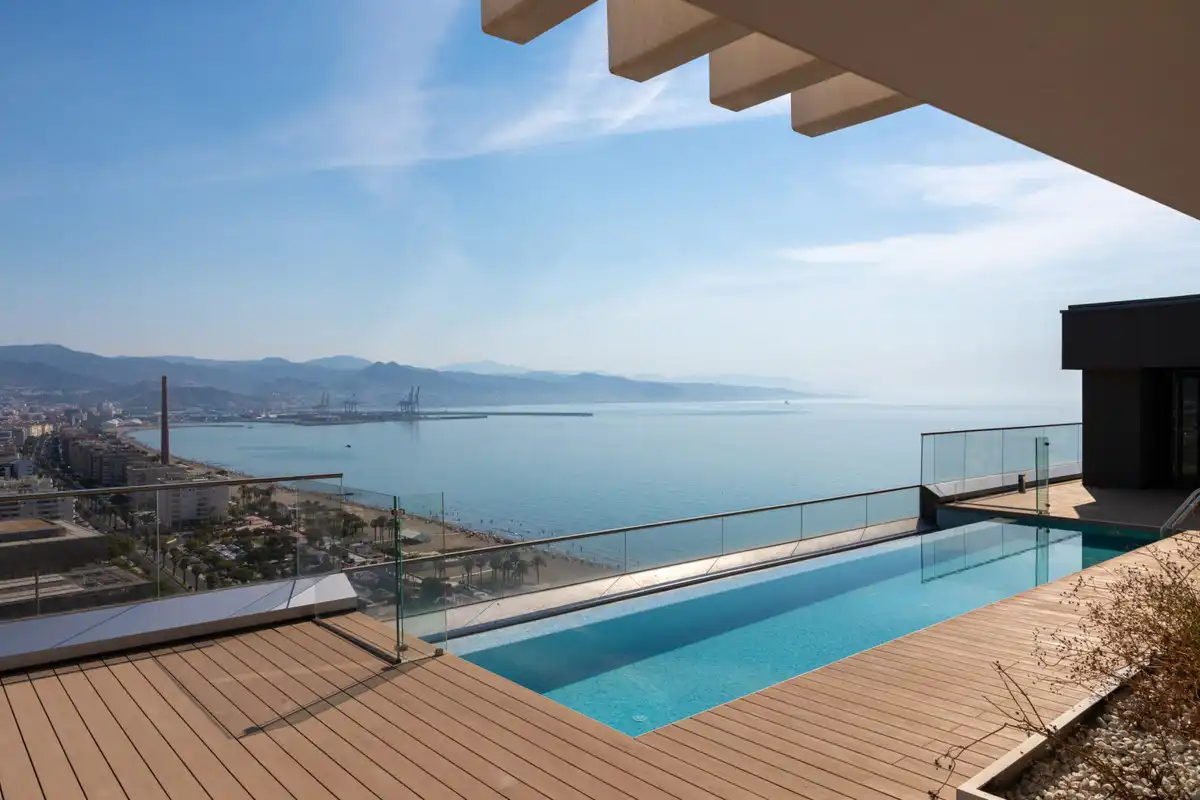 Piscina de Àtic en venda en Málaga amb Aire condicionat, Jardí privat i Terrassa