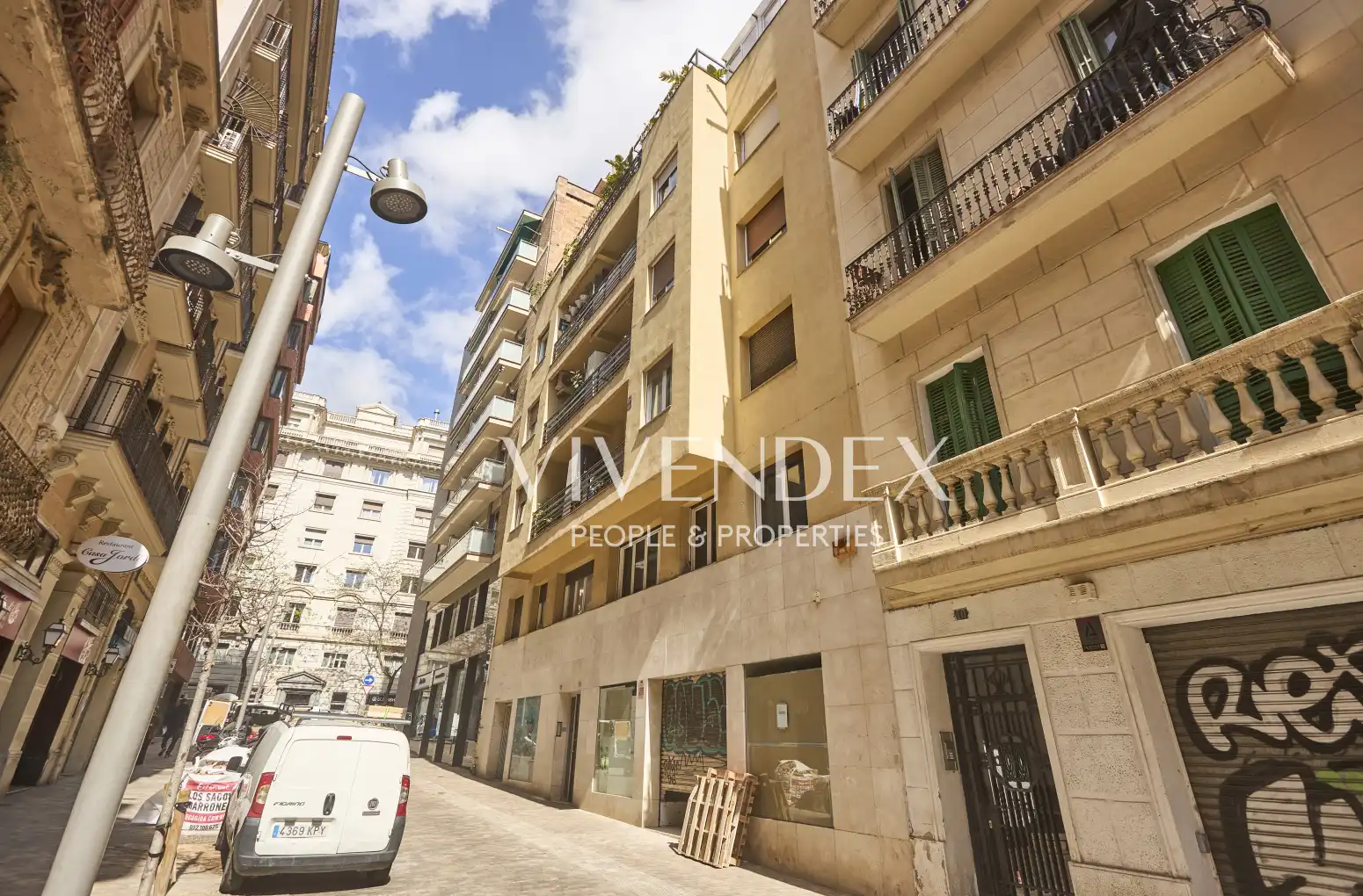 Exterior view of Flat for sale in Barcelona  with Heating, Parquet flooring and Balcony