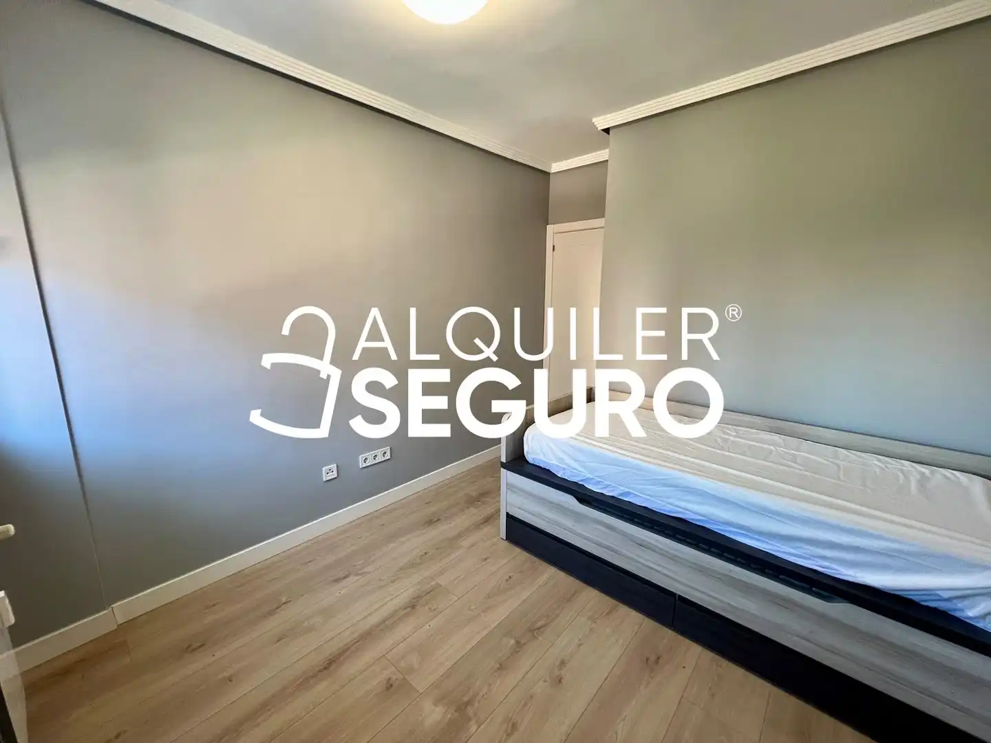 Bedroom of Flat for rent in Madrid  with Air Conditioner, Heating and Furnished