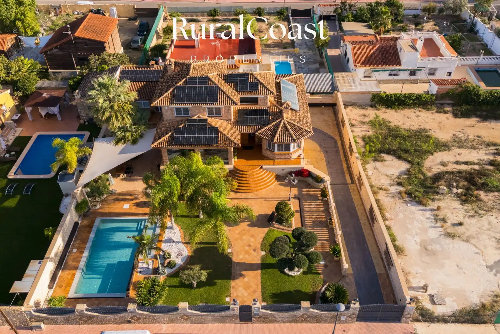 Vista exterior de Casa o xalet en venda en San Vicente del Raspeig / Sant Vicent del Raspeig amb Aire condicionat, Calefacció i Terrassa