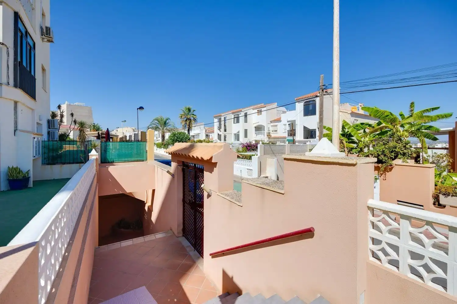 Vista exterior de Apartamento de alquiler en Torrevieja con Amueblado, Lavadora y Microondas