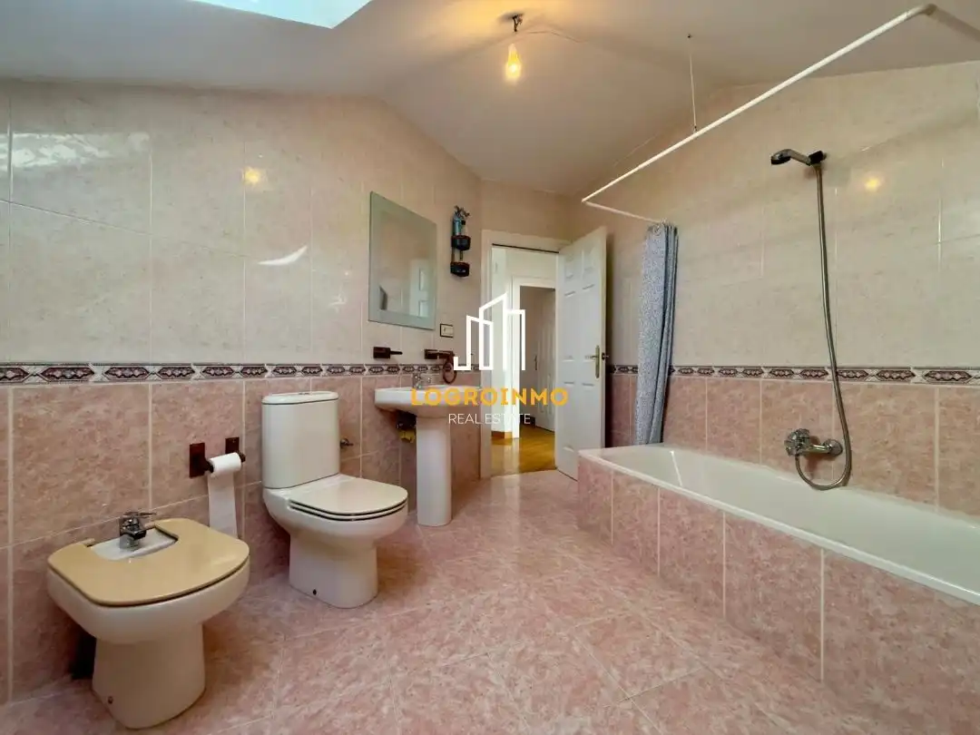 Baño de Piso en venta en Villamediana de Iregua con Calefacción y Amueblado