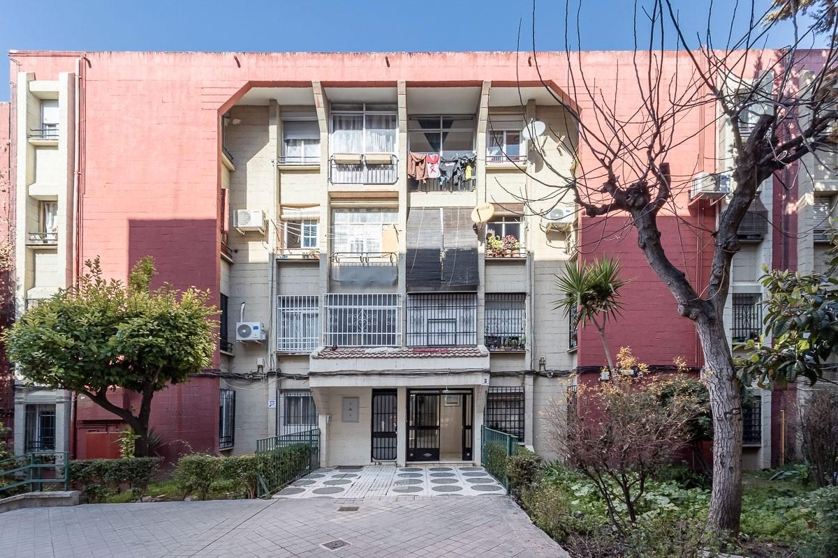 Exterior view of Flat for sale in  Granada Capital  with Terrace