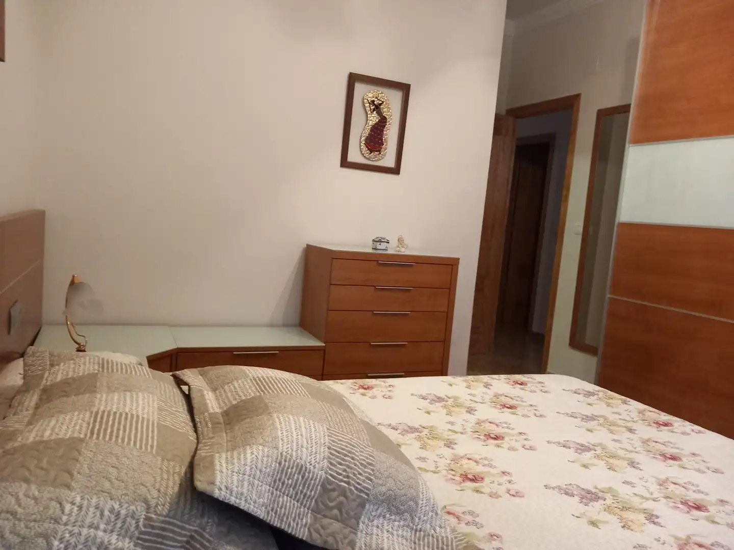 Dormitori de Pis de lloguer en Motril amb Aire condicionat, Moblat i Balcó