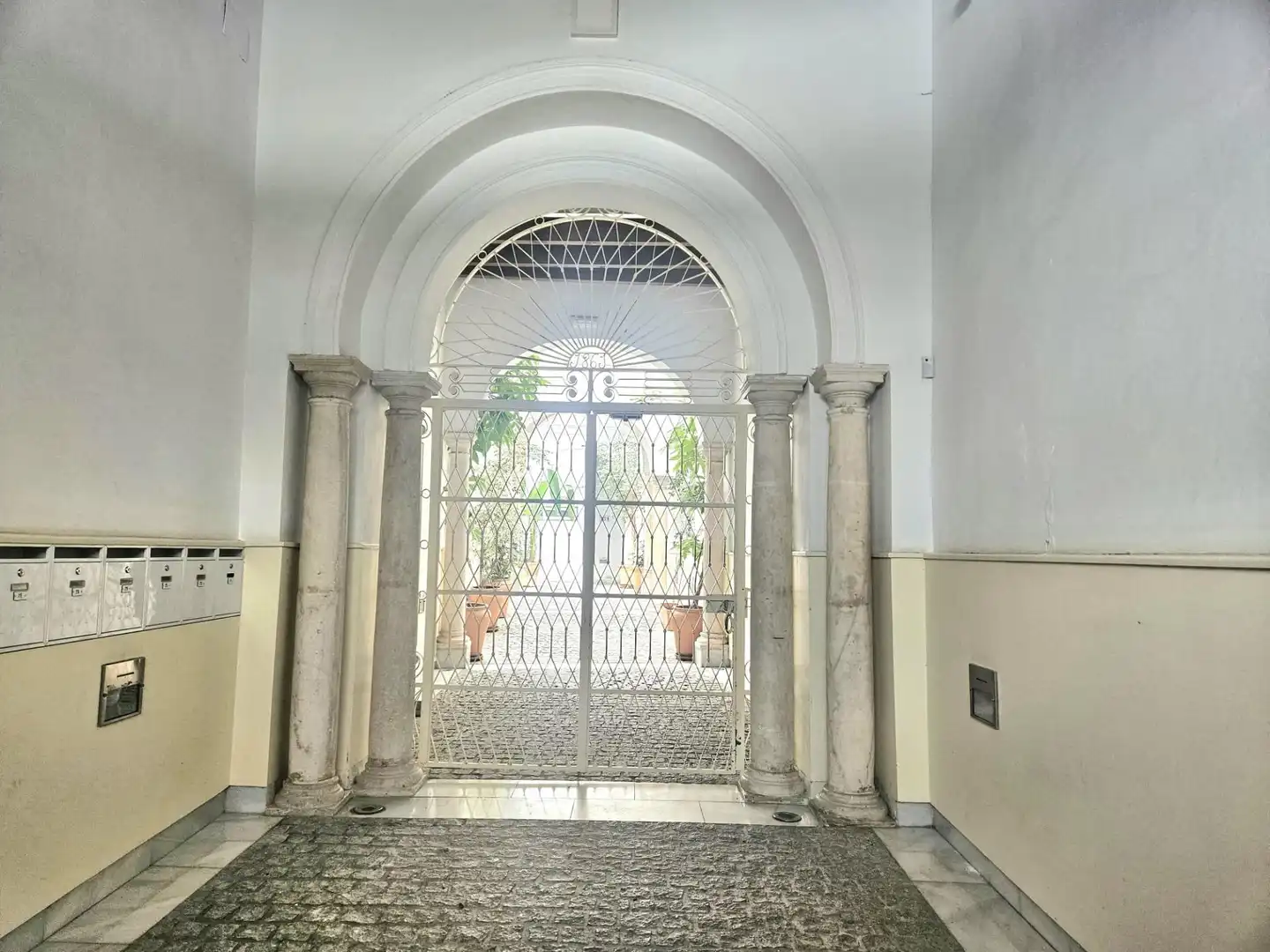 Planta baja de alquiler en Sevilla con Aire acondicionado, Calefacción y Amueblado