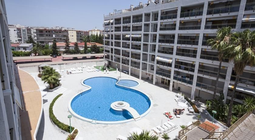 Piscina de Apartament en venda en Salou amb Aire condicionat, Calefacció i Jardí privat
