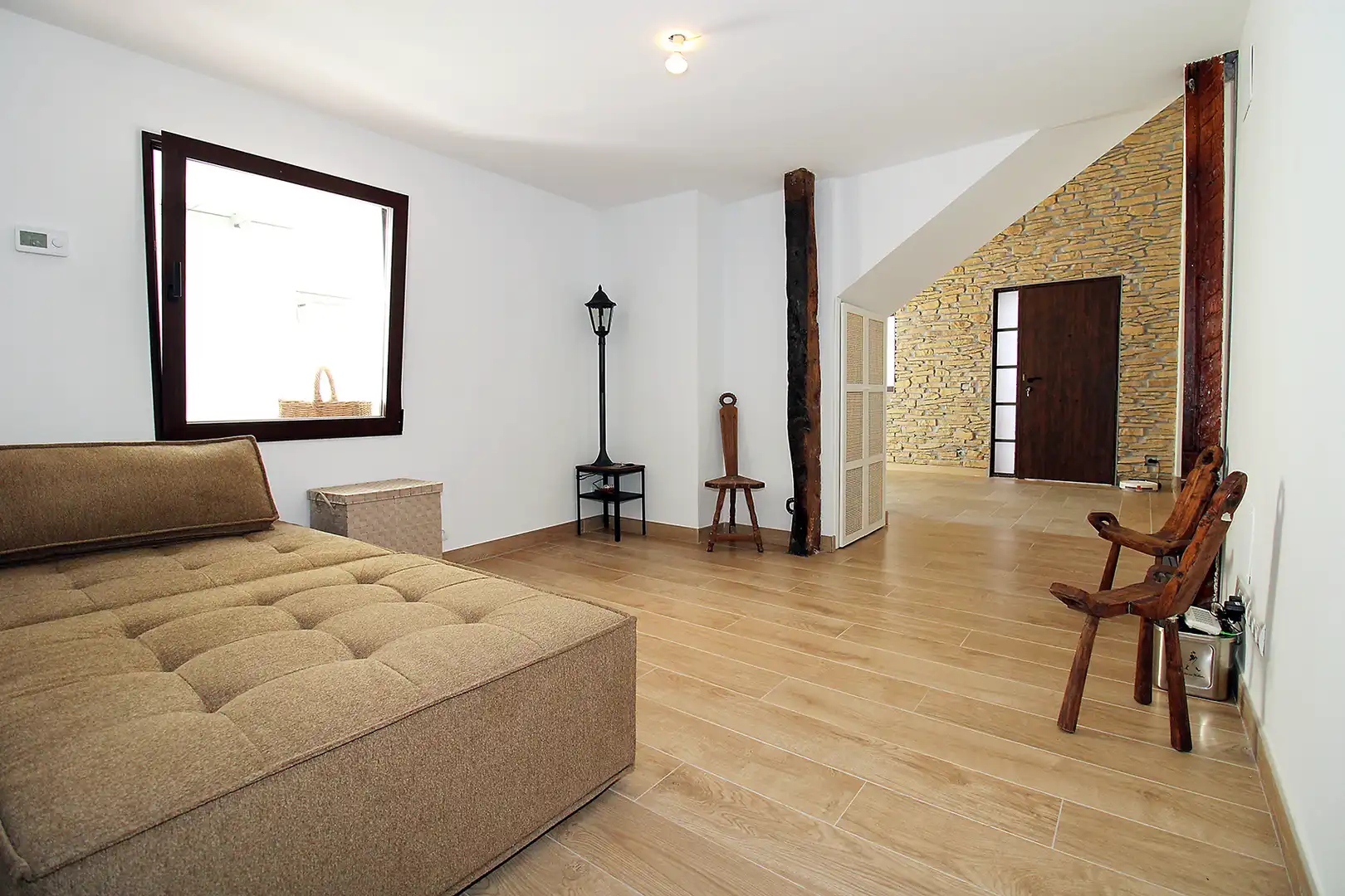 Sala d'estar de Casa adosada en venda en Torrelaguna amb Aire condicionat, Calefacció i Jardí privat