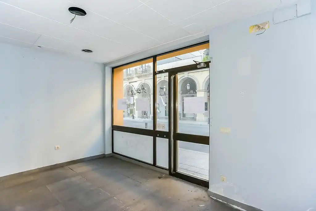 Local commercial à vendre à Av de les Voltes, imagen 5