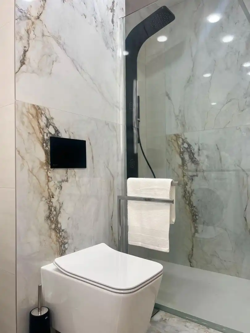 Bathroom of Apartments for rent in Estepona  with Air Conditioner, Heating and Terrace