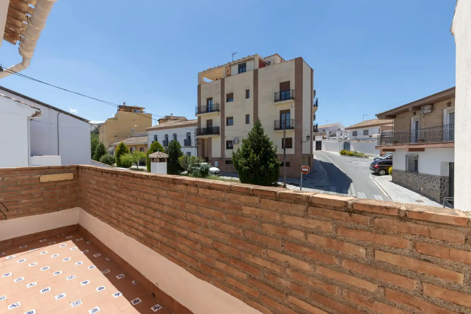 Vista exterior de Casa o xalet en venda en La Zubia amb Aire condicionat, Calefacció i Piscina comunitària