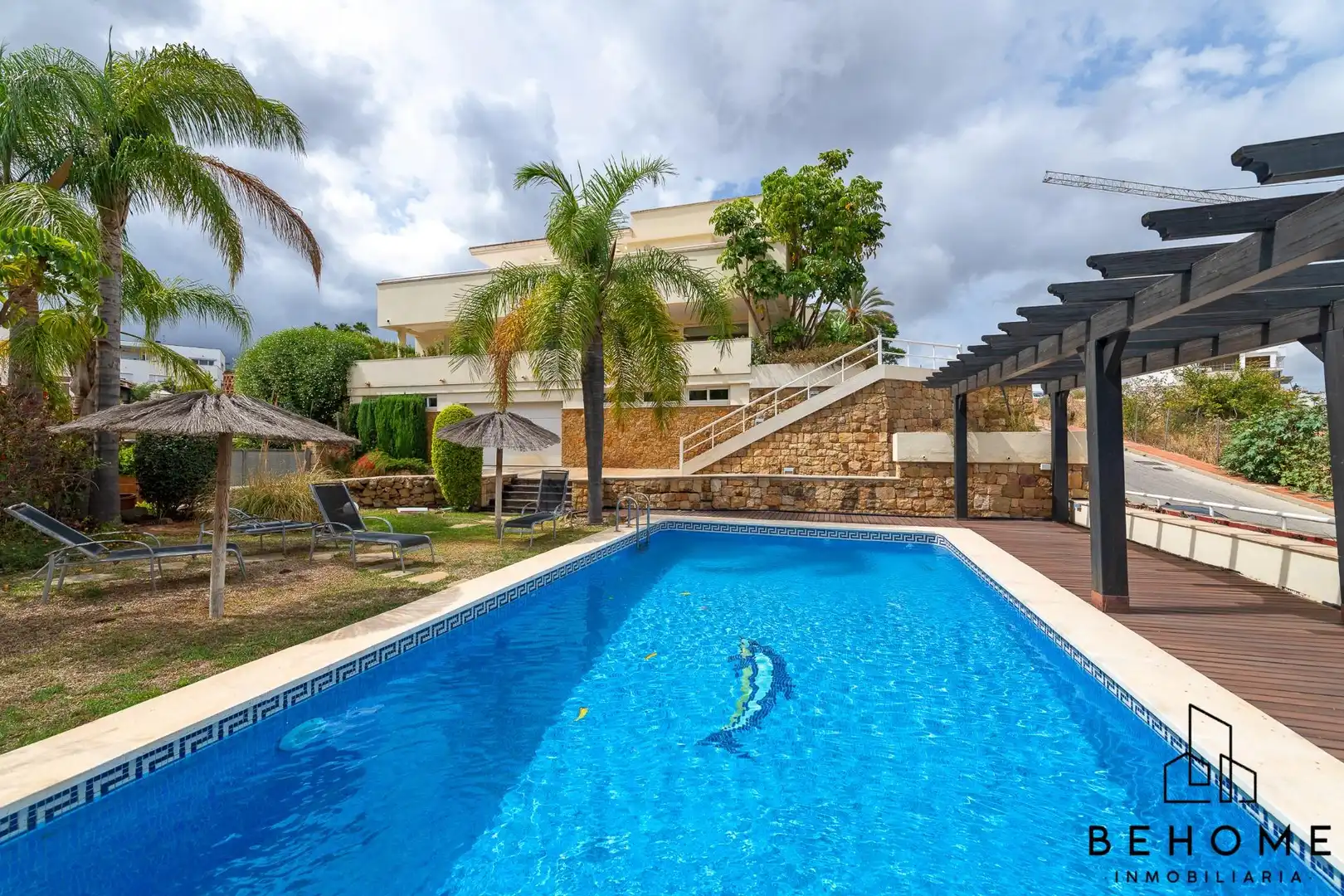 Piscina de Casa o xalet en venda en Alhaurín de la Torre amb Aire condicionat, Jardí privat i Terrassa