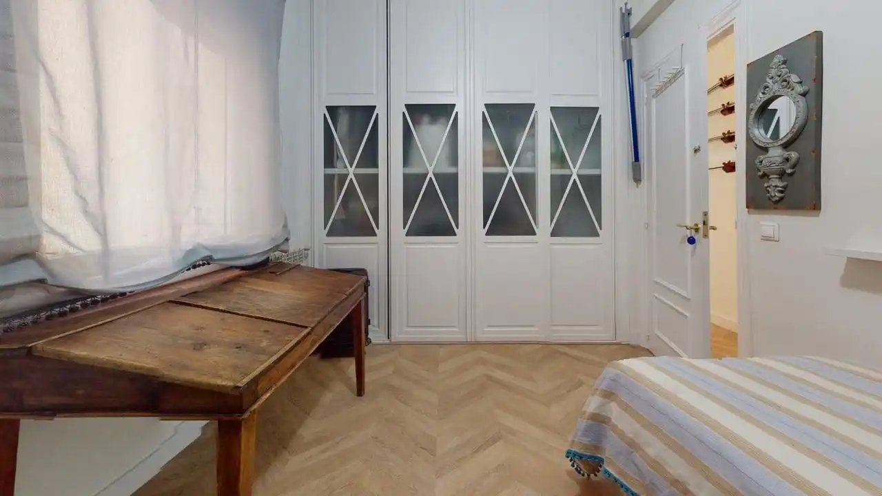 Schlafzimmer von Wohnung zur Miete in Madrid mit Klimaanlage, Heizung und Möbliert
