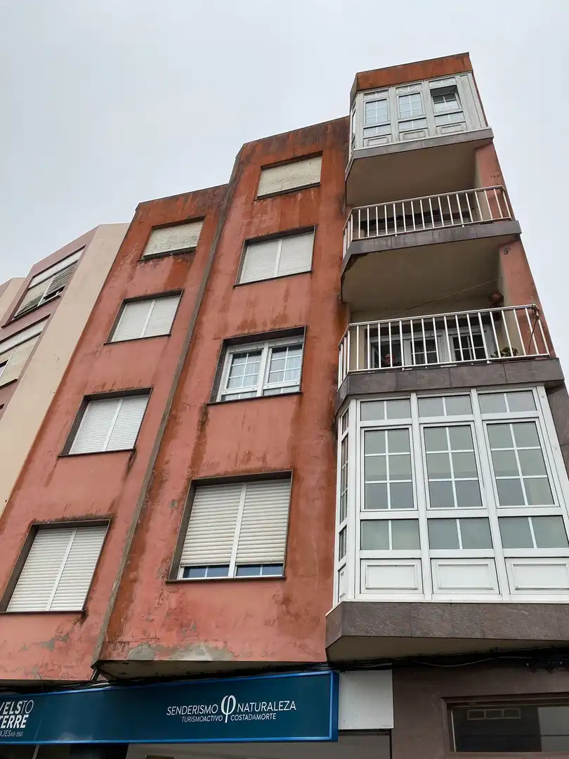 Vista exterior de Pis en venda en Cee amb Terrassa