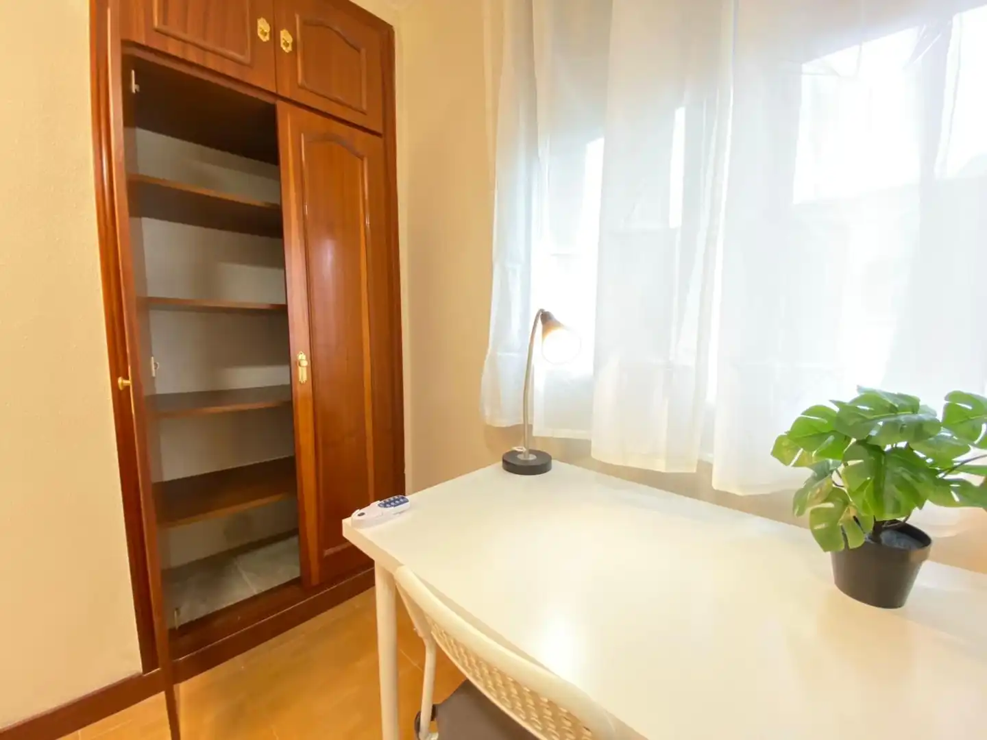 Room in Calle Pico de Alba, 2, Palomeras Bajas