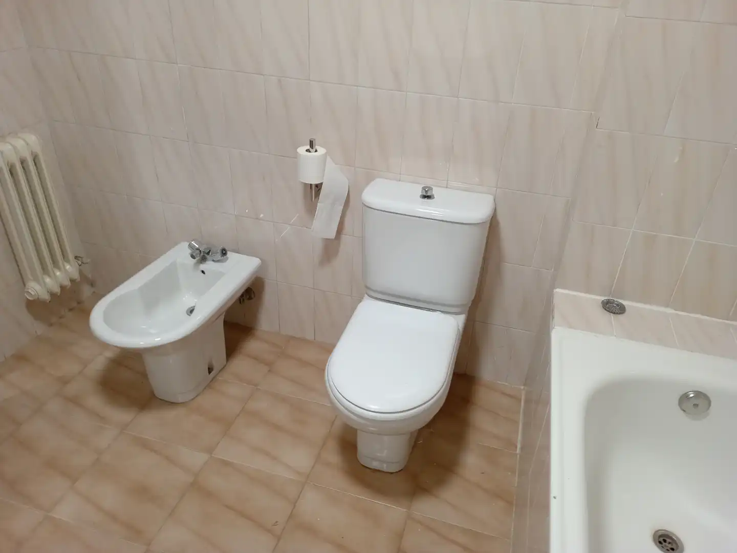Bathroom of Flat for sale in Santa Marta de Tormes  with Air Conditioner, Heating and Parquet flooring