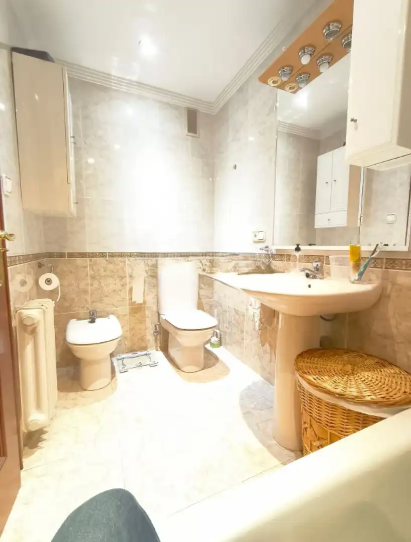 Bathroom of Flat for sale in Salamanca  with Heating and Parquet flooring