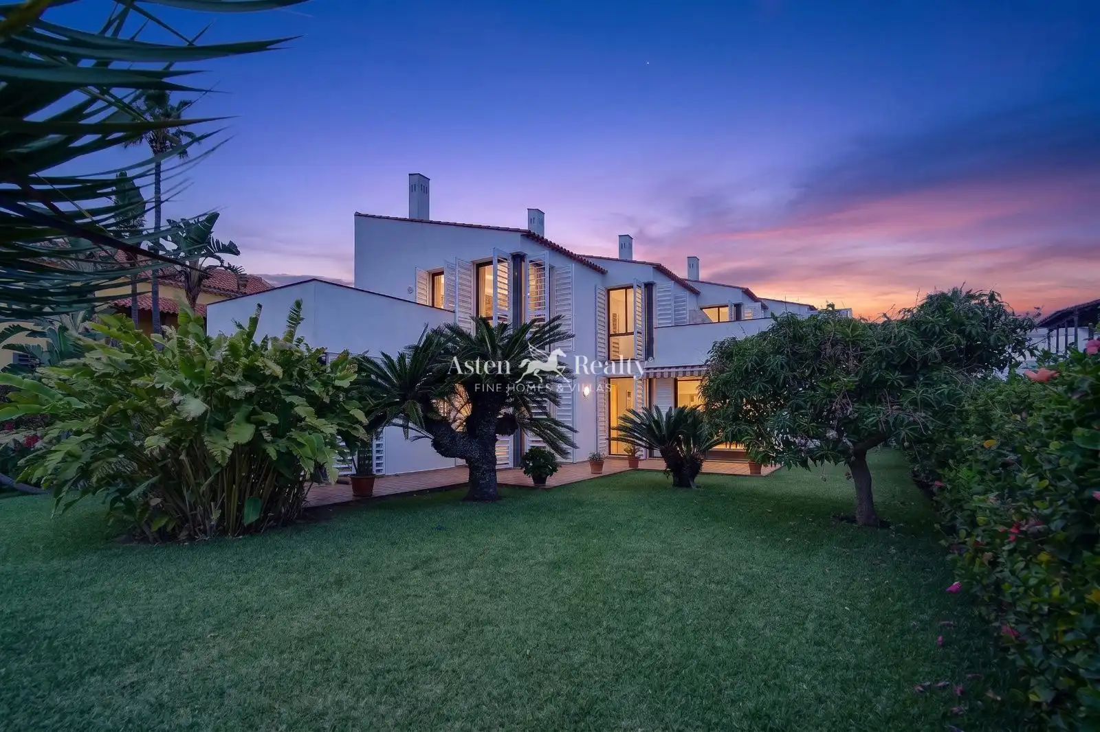Vista exterior de Casa o xalet en venda en Puerto de la Cruz amb Jardí privat, Terrassa i Traster