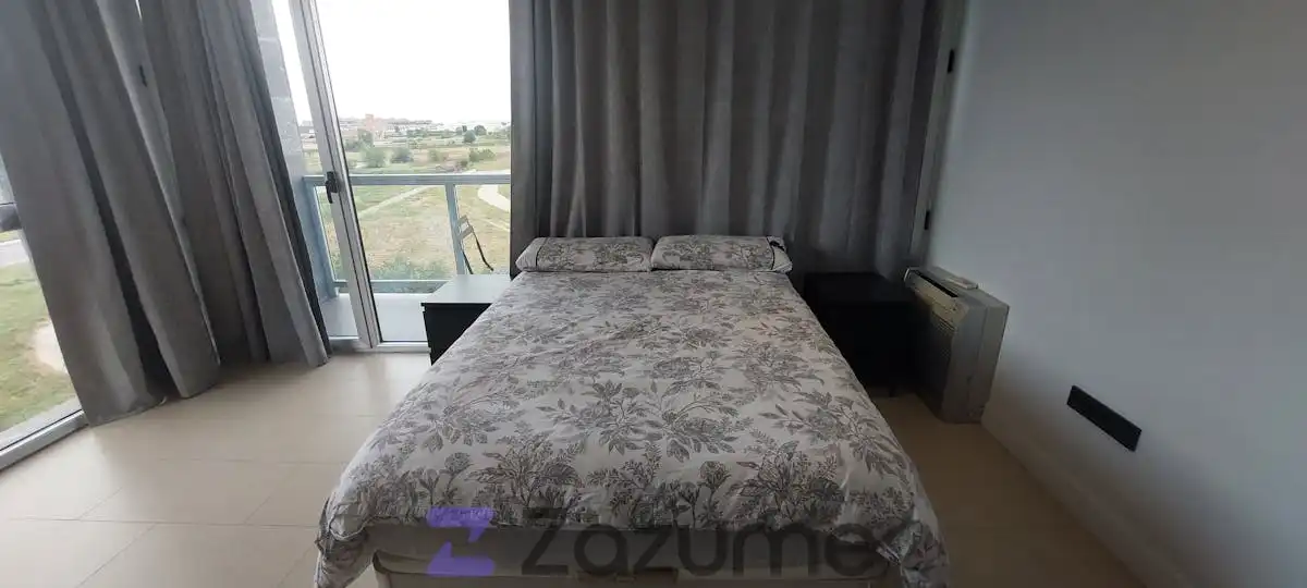Dormitori de Loft de lloguer en Madrid amb Aire condicionat, Calefacció i Jardí privat