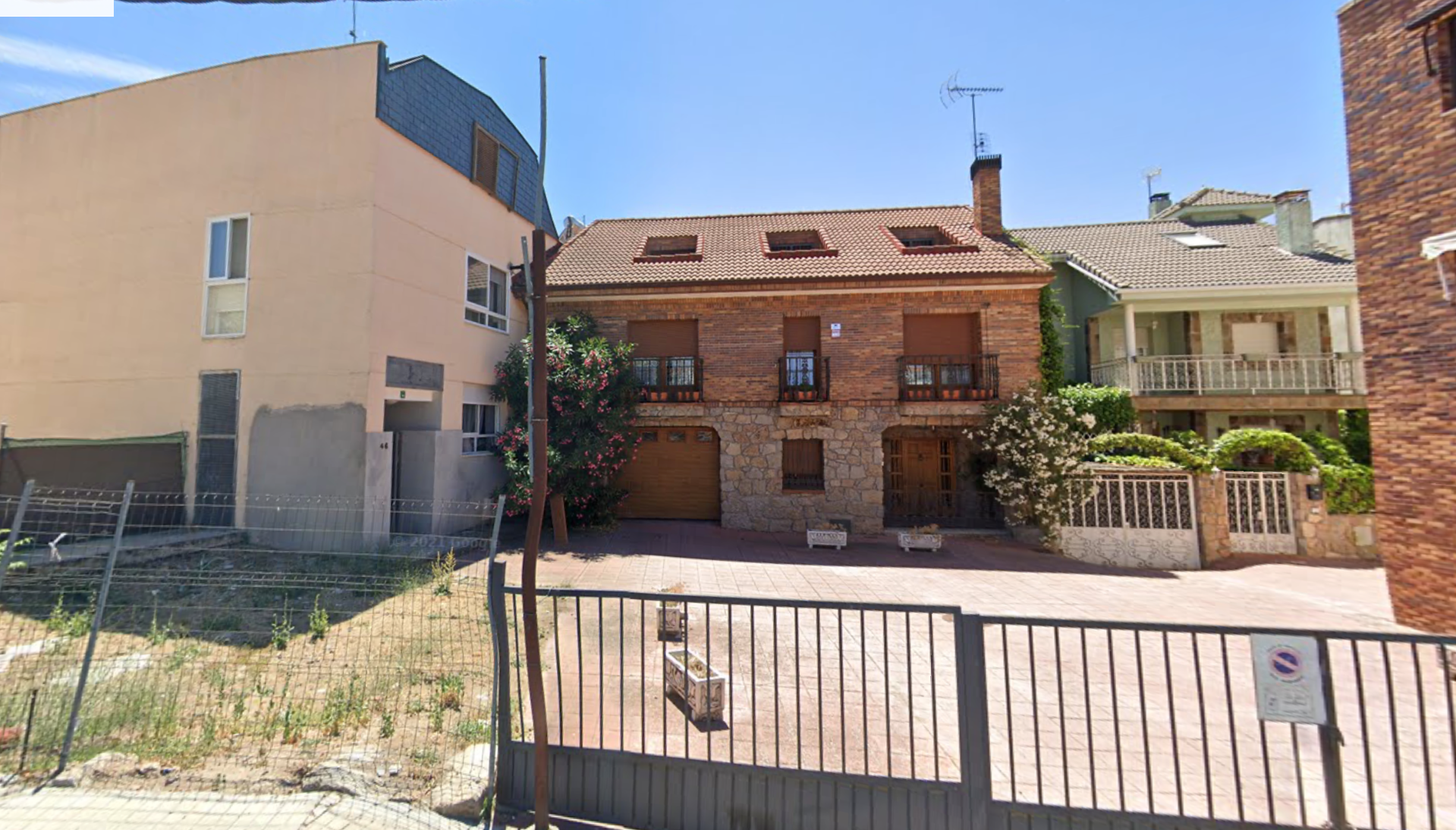 Vista exterior de Ático en venta en Valdemorillo con Aire acondicionado y Terraza