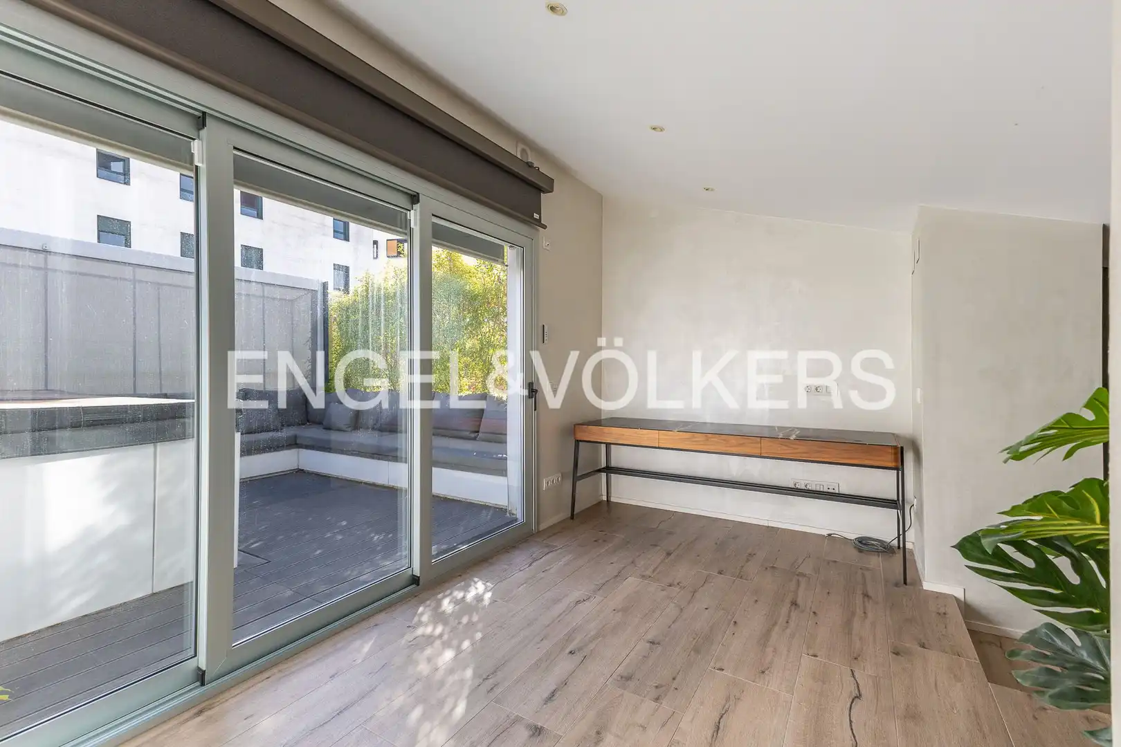 Vista exterior de Casa o xalet en venda en Barcelona amb Aire condicionat, Calefacció i Jardí privat