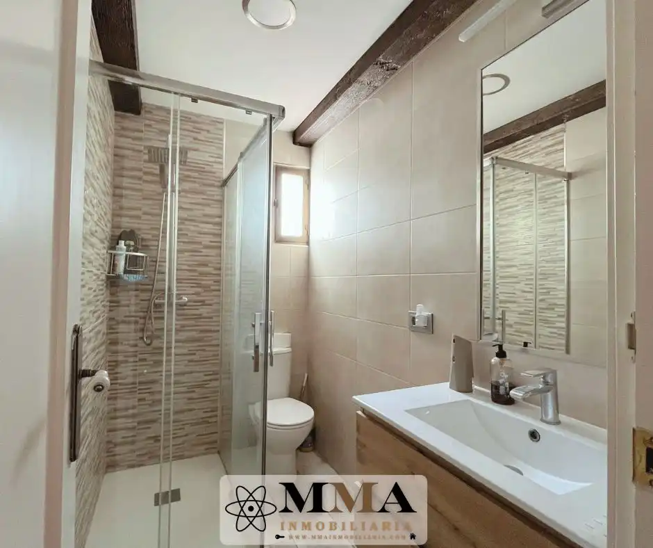 Baño de Ático en venta en Huelva con Aire acondicionado, Calefacción y Terraza